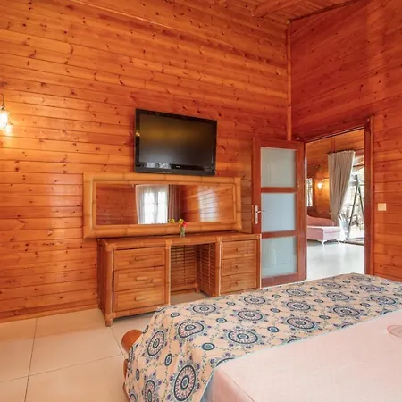 The Bay Club Яниклар