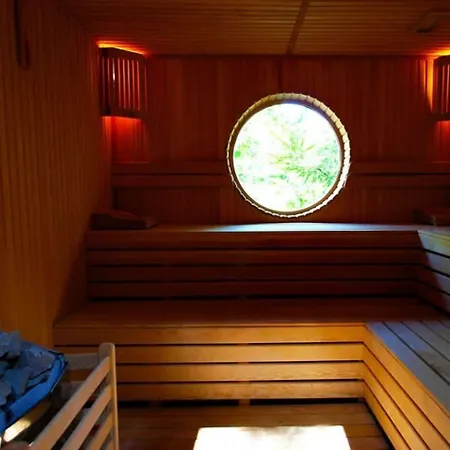 The Bay Club Яниклар