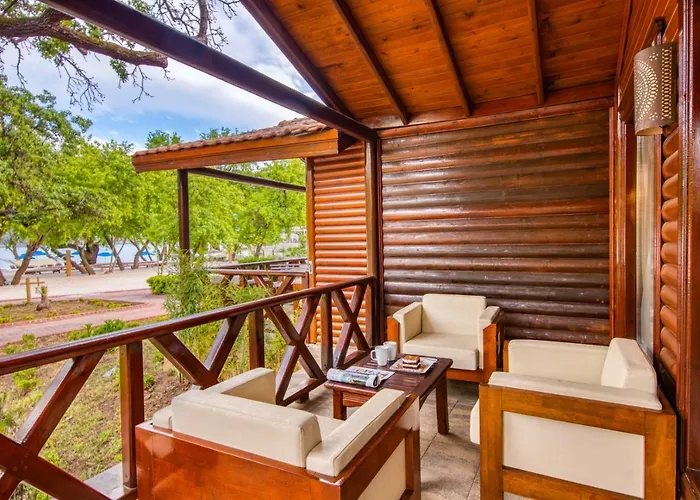 The Bay Club אתר נופש 5*