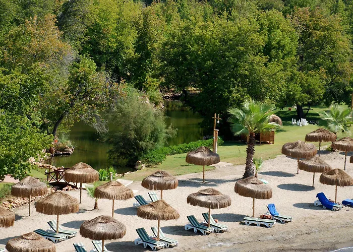 The Bay Club אתר נופש